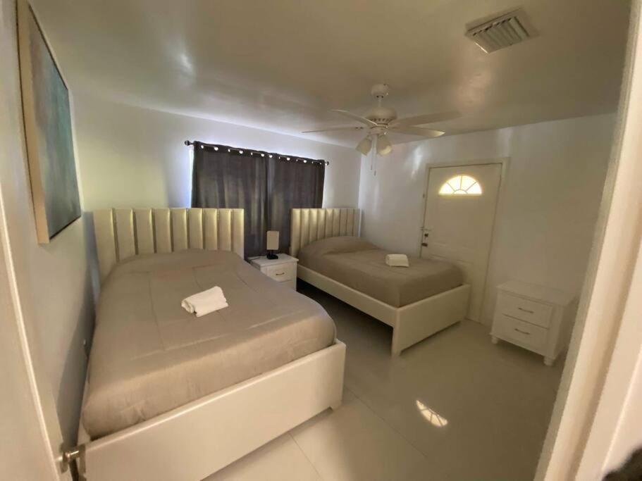 Modern 3-Bedroom W/ Backyard Miami Luaran gambar